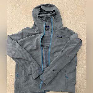 Patagonia r1 tech jacket lightweight hooded